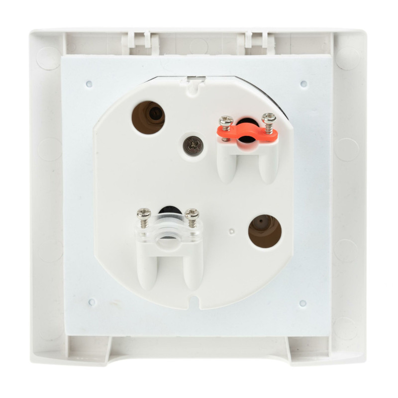 Zócalo este. línea multifuncional 143 x 100...