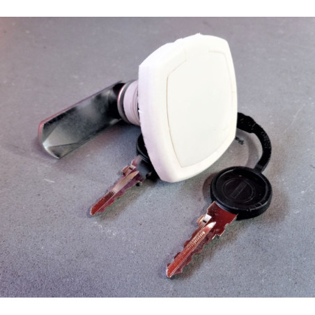 Serrat. Zadi white tailgate w / cover w / keys