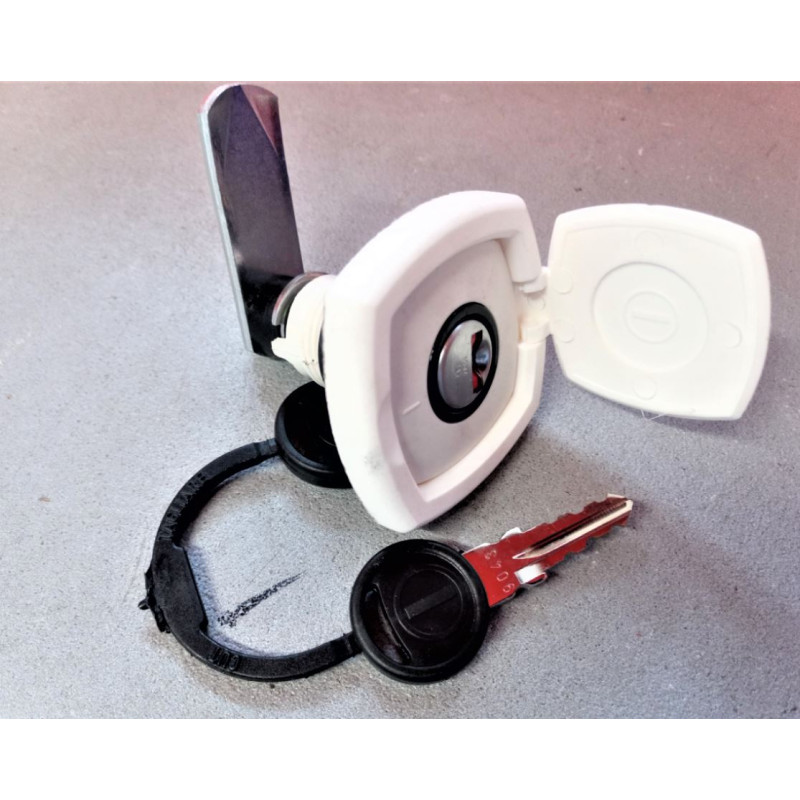 Serrat. Zadi white tailgate w / cover w / keys