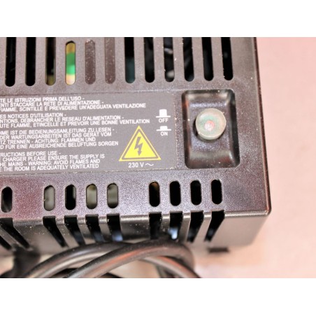 CBE CB516-3 - Cargador de batería conmutable - 12V-16A - 321517