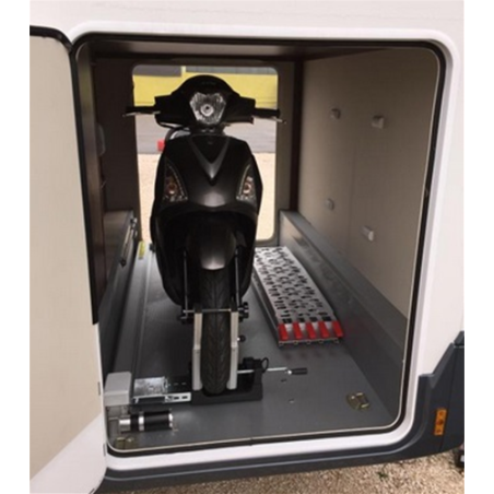 Moto électrique Pollicino 200 droite RH pour recharge dans le compartiment de rangement du camping-car