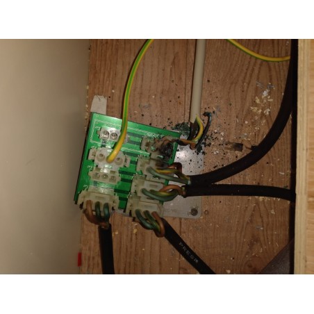 1350.279.01 Carte de jonction NE279 où vous pouvez vous connecter si vous avez besoin de 220 V