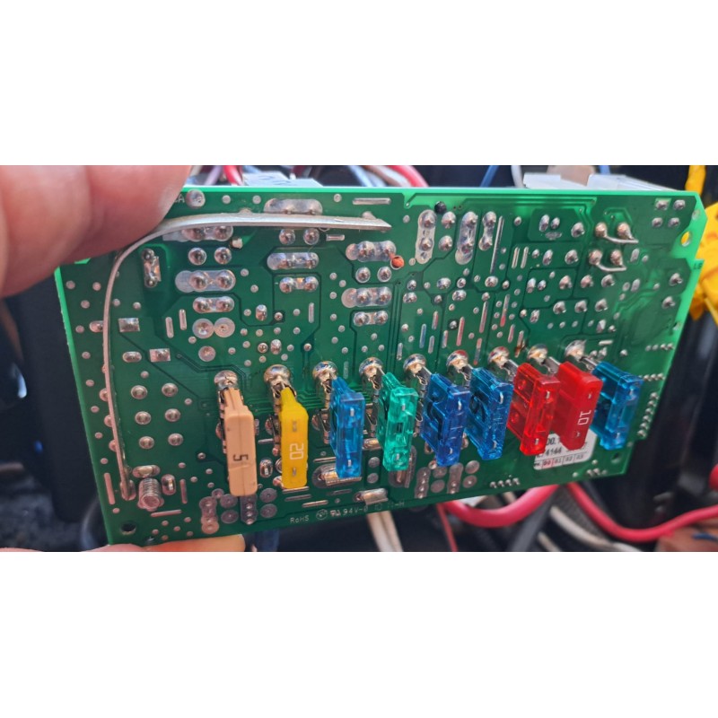 1551.185.02 - NE18511S CENT R.V2011 FUSE HOLDER...