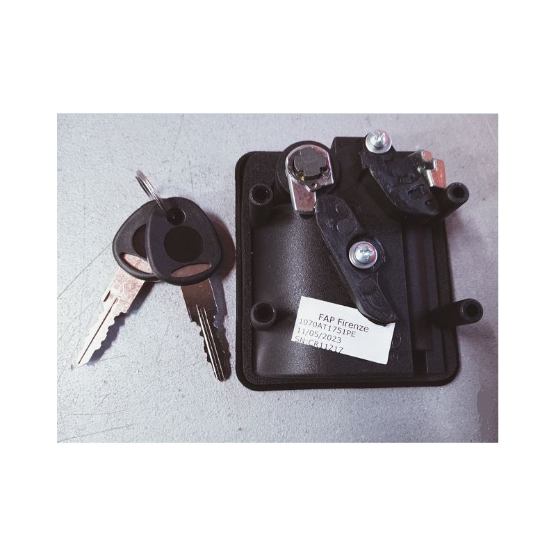 Lock 1070 black tailgate FAP 10x8x4 with key...