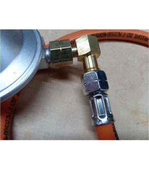 Raccordo ad angolo girevole 1/4" fornello a gas vs. tubo del gas
